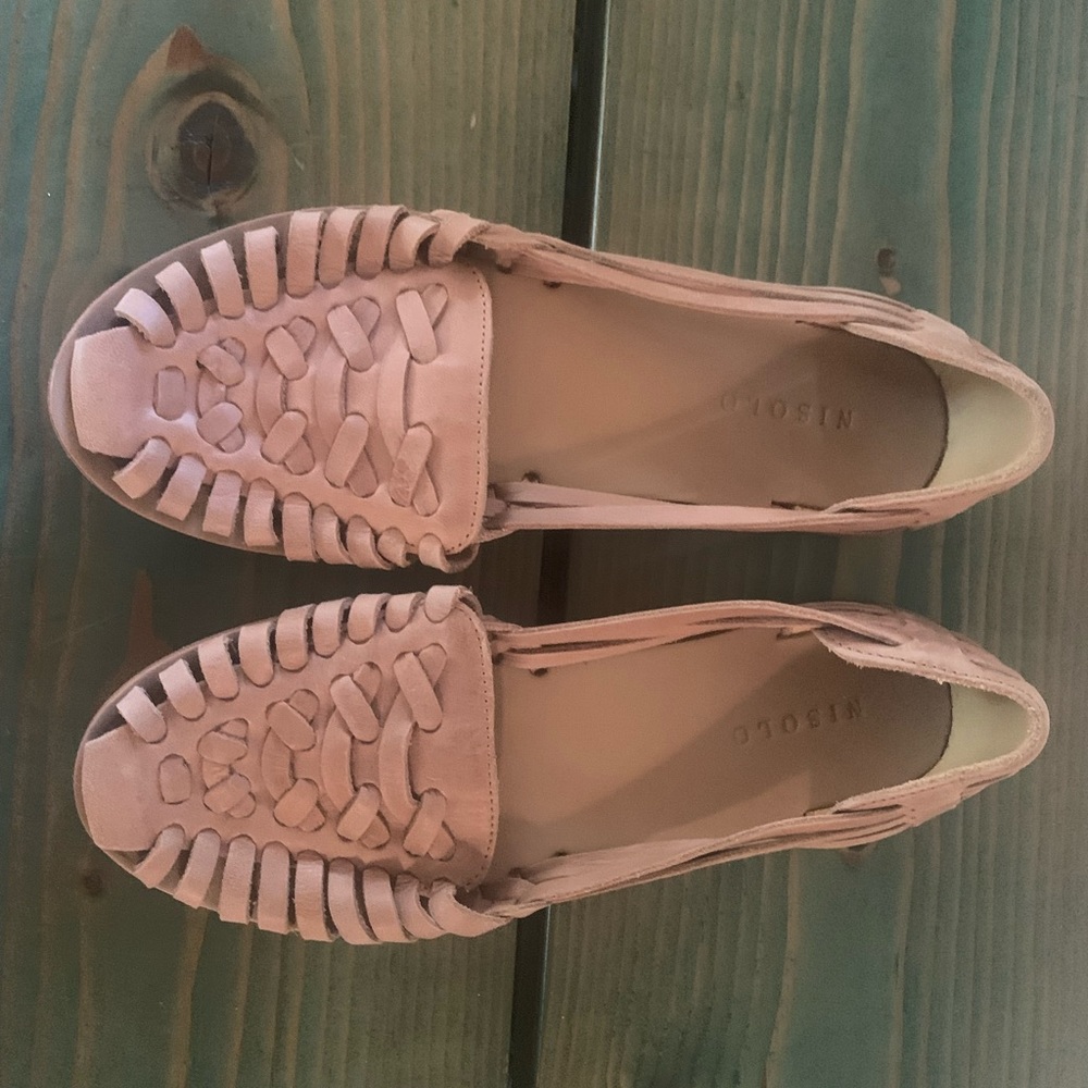 NISOLO HUARACHE FLAT SANDALS